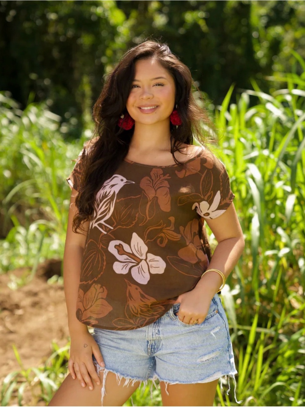 Waiwaolani Top Brown Floral & Bird Short Sleeve Tee - Women's Relaxed Fit